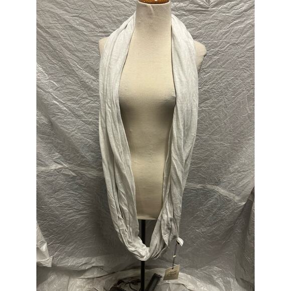 Margaret O’Leary San Francisco Irish Feather Cotton Sky Blue Circular Scarf! - Picture 3 of 7